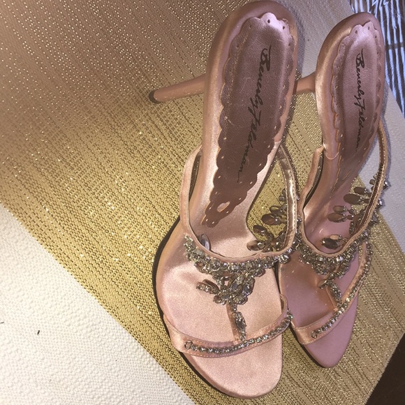 Gorgeous Beverly Feldman pink embellished sandals - Picture 2 of 6